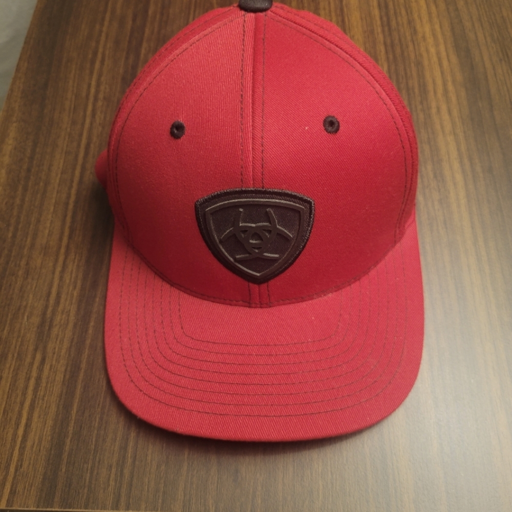 Red/Black ARIAT Baseball cap size L/XL